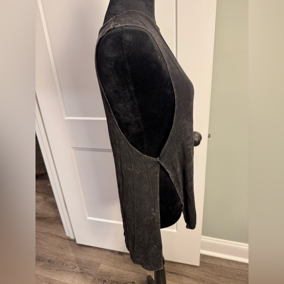 POL Sleeveless Black Top open sides back embroidered applique - Picture 2 of 6